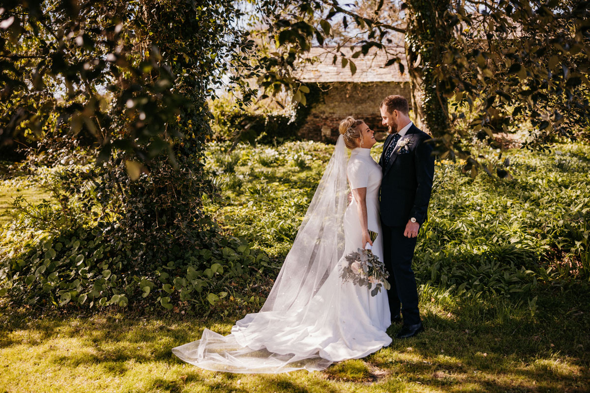 Sophisticated simplicity, with one hell of a party for a gorgeous Spring Wedding in Cornwall!