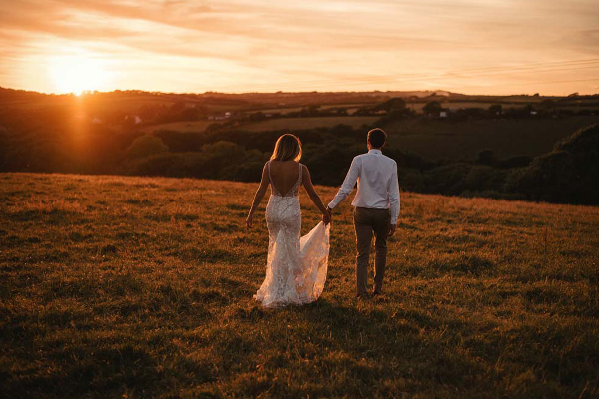 Australia meets Cornwall for a breathtaking relaxed summer wedding in the Cornish Countryside!