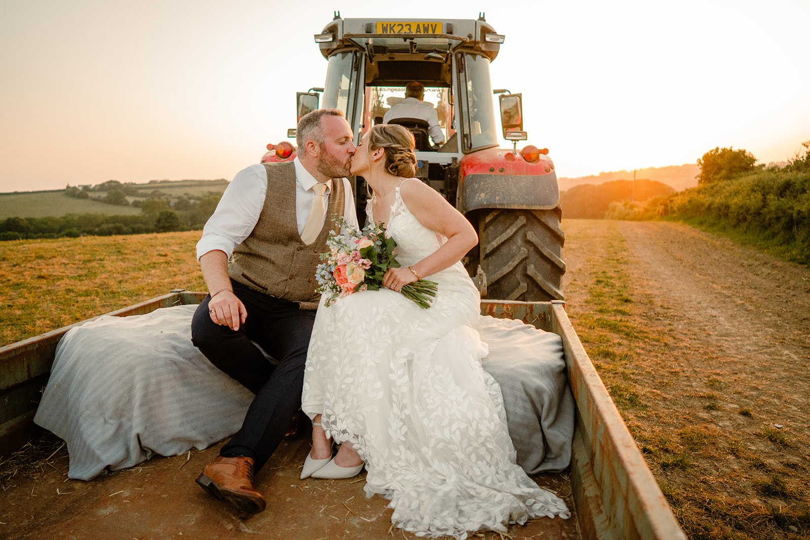 Sunshine, Family & Golden Hour- Merryn & Henry’s May Wedding in Cornwall!